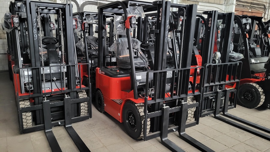 Тест-драйв складской техники на нашем складе в Раменском